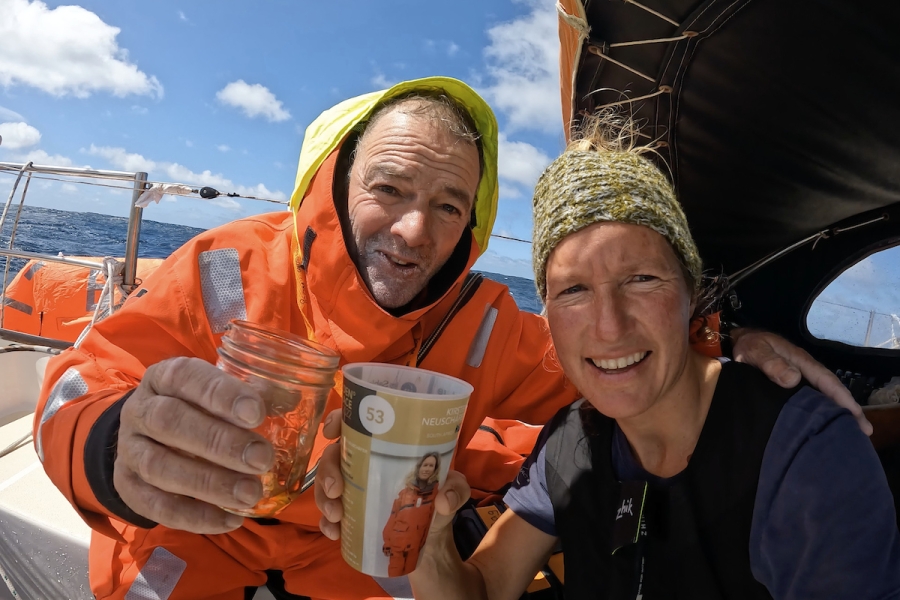 Successful rescue operation for Tapio Lehtinen in the Southern Indian Ocean. Kirsten Neuschäfer first to reach his position, and take him to safety aboard Minnehaha, after sharing a good glass of rum, Tapio was transferring onto the Bulk Carrier M.V. Darya Gayatri. Time Compensation following ASTERIA sinking: Kirsten Neuschäfer 35 hours + 30 litres of fuel. Abhilash Tomy 12hrs. Picture Credit：Kirsten Neuschäfer / GGR2022